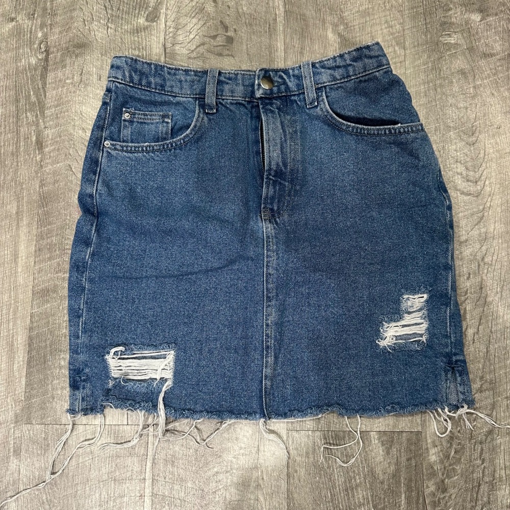H&M Blue Distressed Denim Mini‎ Skirt Raw Hem High Waisted Size 6 Medium Wash
